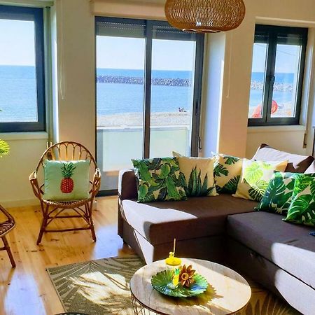 إسبِنو The Shore@Greencoast - Waterfront Beach House Espinho المظهر الخارجي الصورة